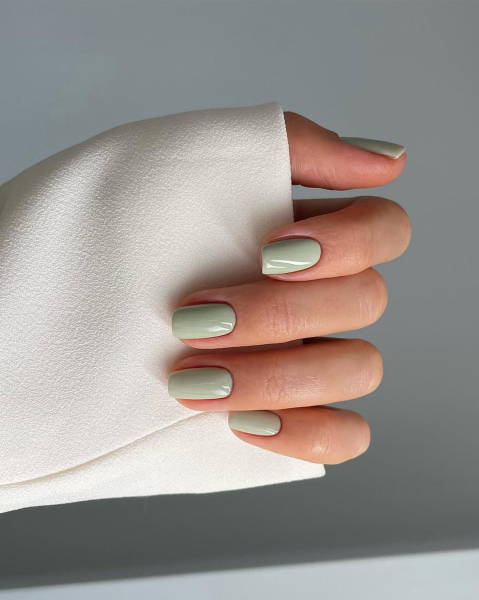 Short square nails with netural mint nail polish